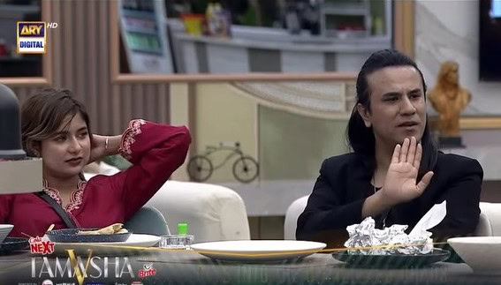 Dr Zee's Hilarious Response To Laila's Obsession With Badshah In Tamasha Dr Zee's Hilarious Response To Laila's Obsession With Badshah In Tamasha