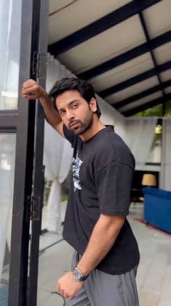 Sahrish Ahmad Takes Yasir Aalam To Cleaners