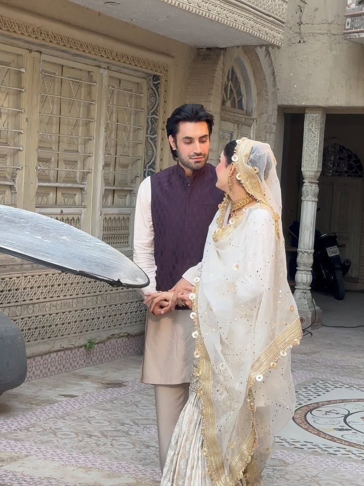 Tamasha Season 5's Esra Ayesha & Zayb Khan Get Married Tamasha Season 5’s Esra Ayesha & Zayb Khan Get Married